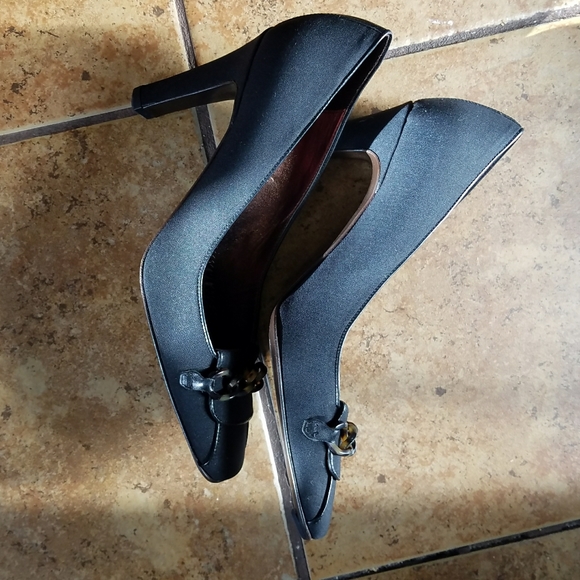 J Crew black heels with tortoise shell adornment - Picture 6 of 9